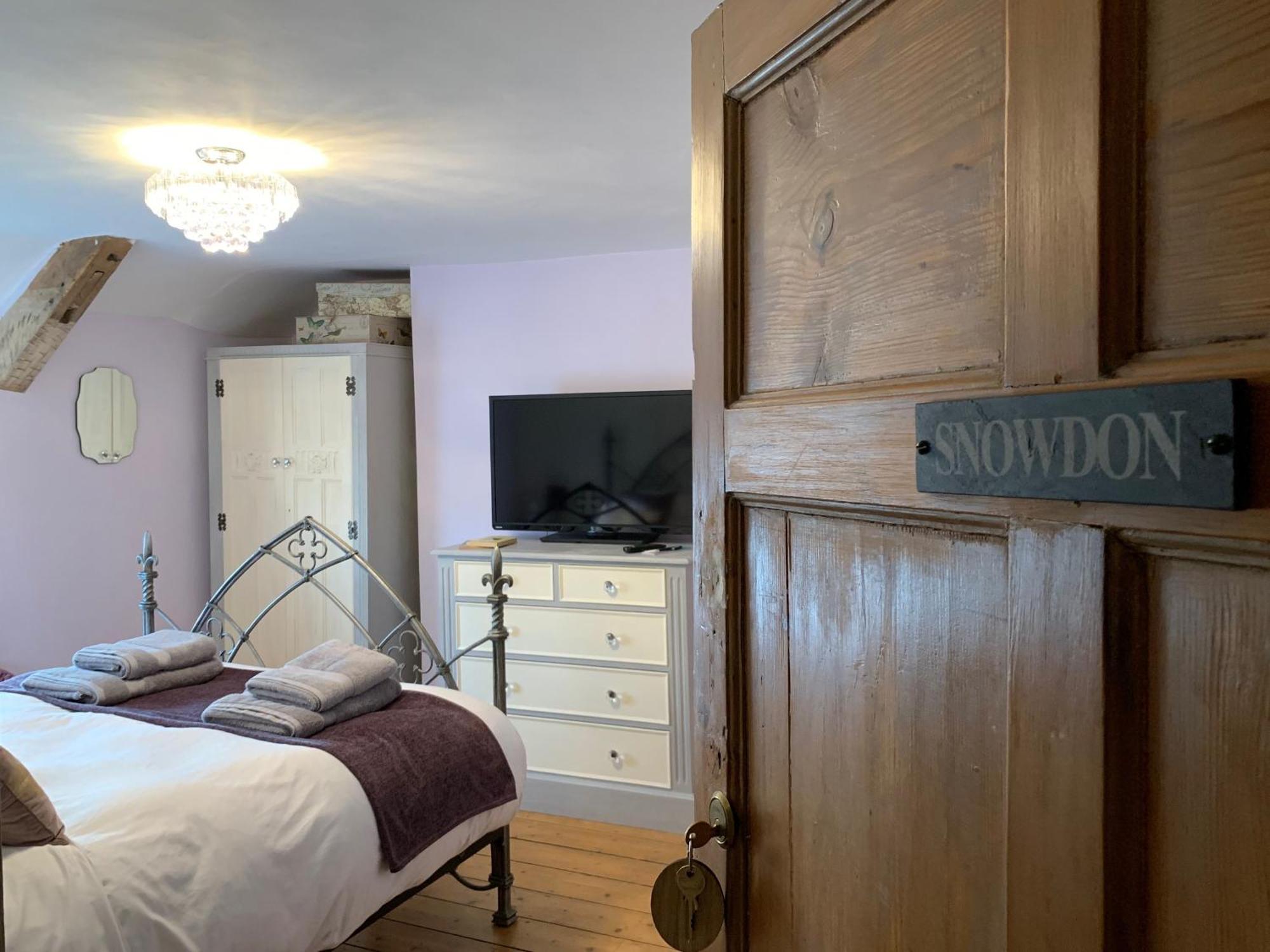 Evangelisa Lampeter Room photo